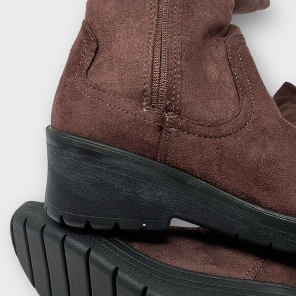 BZees Brandy Faux Suede Wedge Boot in Dark Brown Size 5.5 - Picture 5 of 8